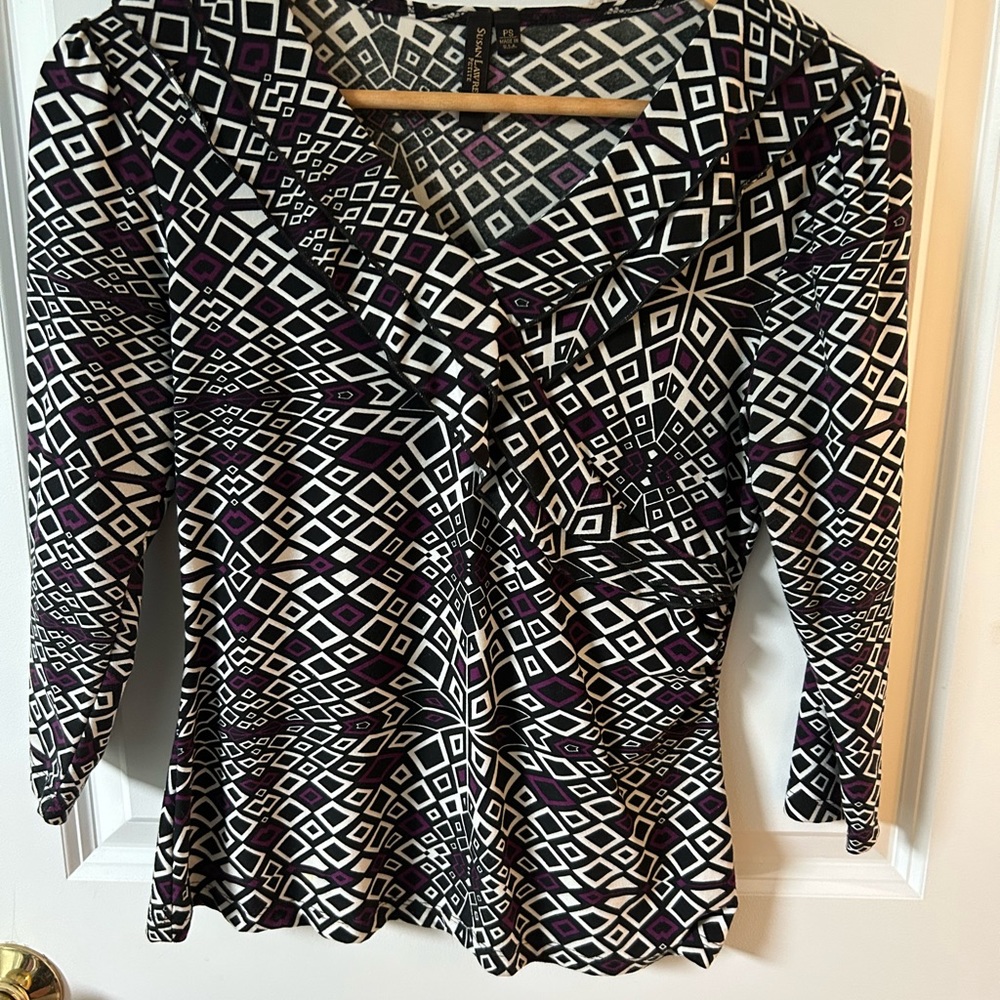 Susan Lawrence stretchy top bee cut neck